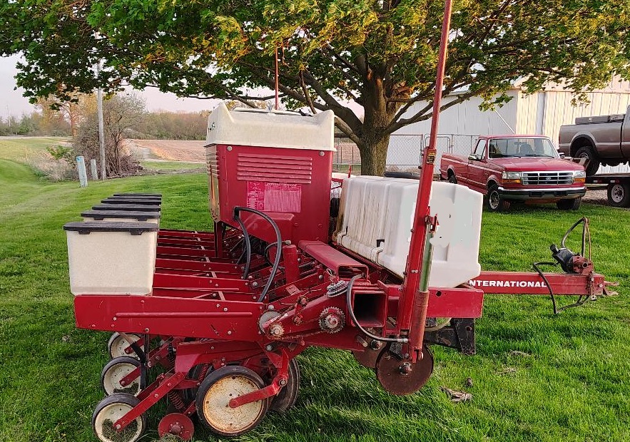 1984 INTERNATIONAL 800 CYCLO AIR PLANTER - Image 2